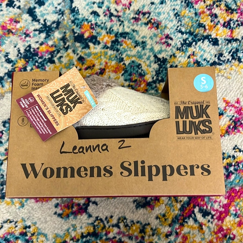 NWT Muk Luks fleece lined sweater slippers